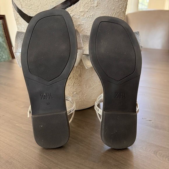 Zara kids girls mirrored bow sandals shiny silver size 32 or US 1 - Picture 9 of 11